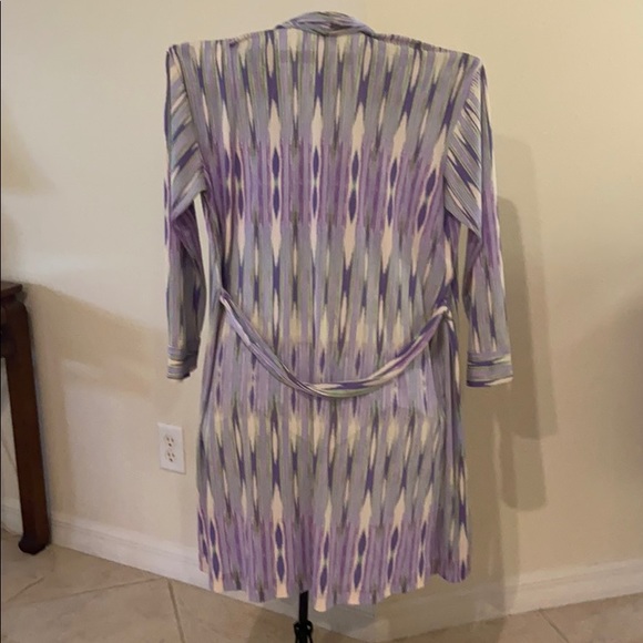 Natori Short Kimono Robe - Picture 3 of 10